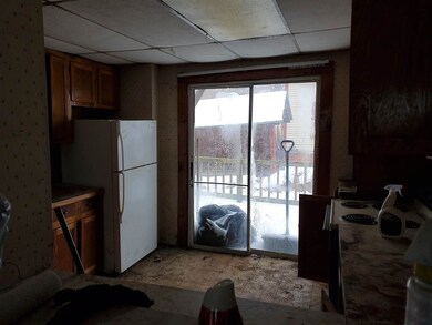 13 Edgewood St, Claremont, NH 03743 - photo 4