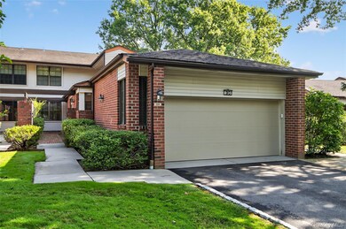 39 Bluebird Hill Ct, Manhasset, NY 11030 - photo 2