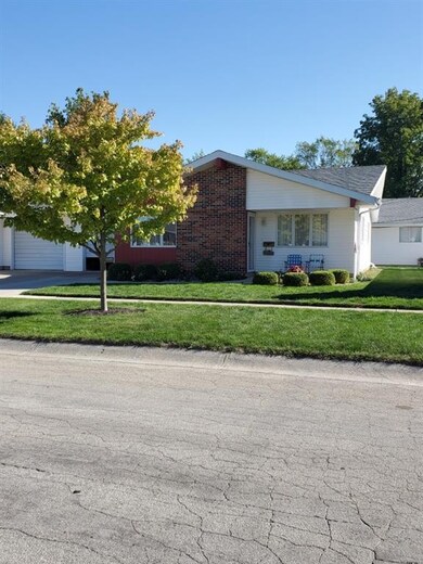 303 W 10th St, Auburn, IN 46706 - photo 2