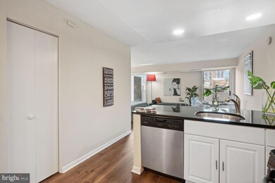 Town Square Towers unit 140, Washington, DC 20024 - photo 7