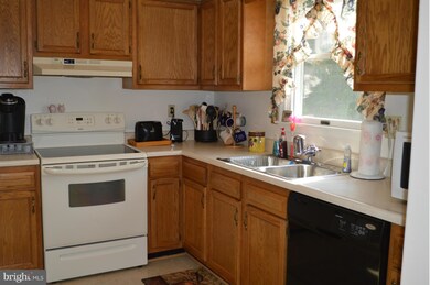 240 Little Sorrel Dr, Strasburg, VA 22657 - photo 4