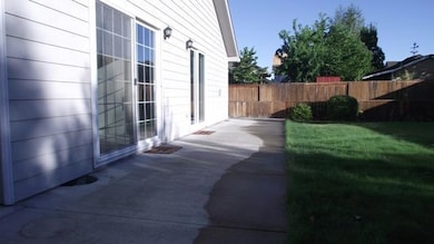 652 Meadowbrook Dr, Central Point, OR 97502 - photo 5