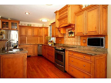 8 Chestnut Hill Rd, Middletown, RI 02842 - photo 5