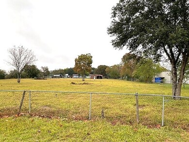 29314 Cherokee Ln, Waller, TX 77484 - photo 2