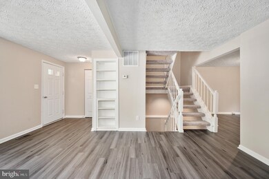 3608 Wharf Ln, Triangle, VA 22172 - photo 3