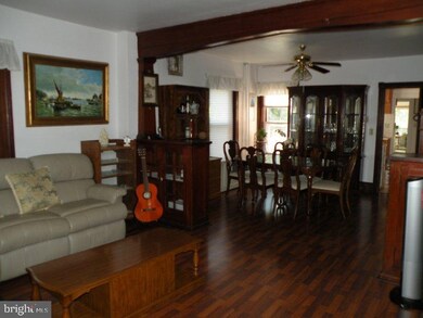 344 E Jackson St, New Holland, PA 17557 - photo 4