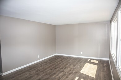 108 Del Rio Rd, Carpentersville, IL 60110 - photo 6