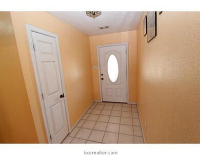 Entry/Foyer.