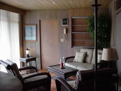 SUN/FAMILY ROOM