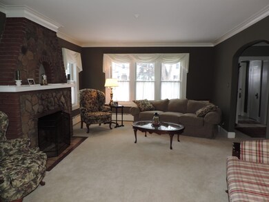 146 N Elm Ave, Elmhurst, IL 60126 - photo 2