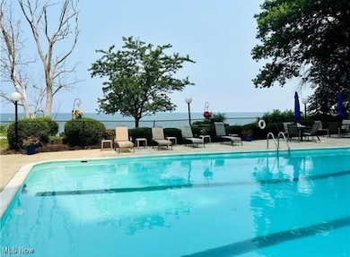 Bonneville Tower unit 117, Euclid, OH 44132 - photo 3