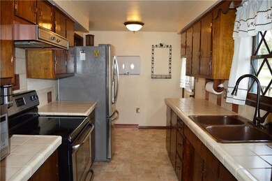 Nicely appointed kitchen with