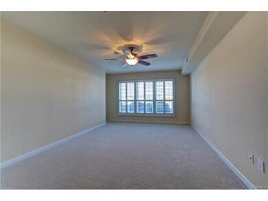 Master bedroom suite with plush new carpet, Planta