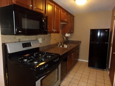381 Hildreth St unit 208, Lowell, MA 01850 - photo 6