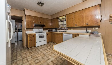 1250 Clifford Ave, Eunice, LA 70535 - photo 5