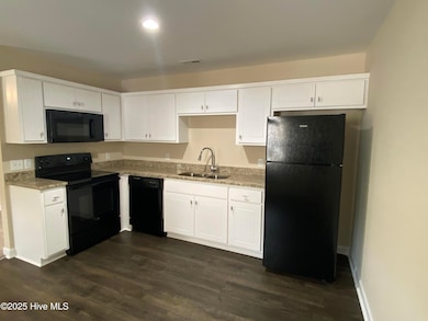 1150 Cross Creek Cir unit 11, Greenville, NC 27834 - photo 3