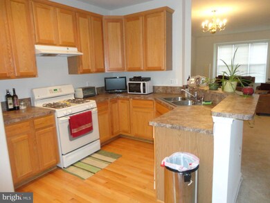 14281 Legend Glen Ct, Gainesville, VA 20155 - photo 5