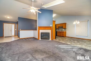 5200 Villa Dr unit 45, Davenport, IA 52806 - photo 7