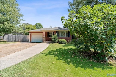 707 Graycroft Dr SW, Huntsville, AL 35802 - photo 3