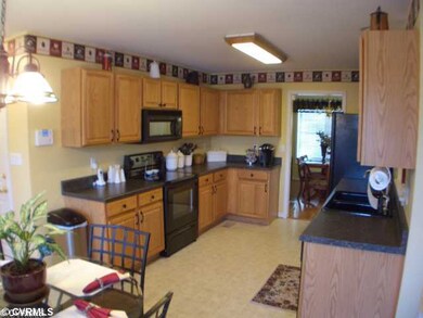 Kitchen - Great Kitchen has eating area and plenty