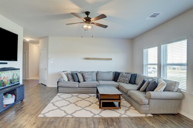 2184 Colonial St, Alvin, TX 77511 - photo 4