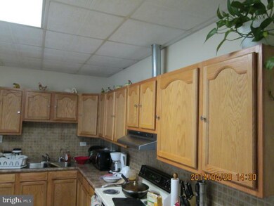 415 N 10th St, Reading, PA 19604 - photo 5