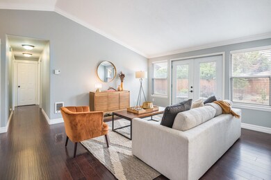 2923 SW Reindeer Ave, Redmond, OR 97756 - photo 3