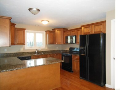 37 Silvercup Cir unit 37, West Warwick, RI 02893 - photo 4