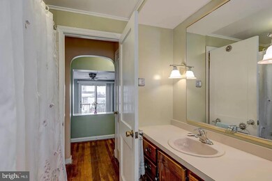 17 Cloverdale Ave, Upper Darby, PA 19082 - photo 3