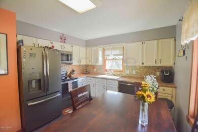 2255 Springbrook Ct, Grand Forks, ND 58201 - photo 2