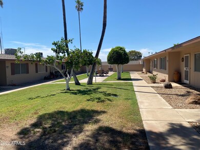 10859 W Santa fe Dr unit 6, Sun City, AZ 85351 - photo 2