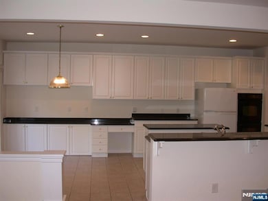 114 White Pine Ct, Paramus, NJ 07652 - photo 5