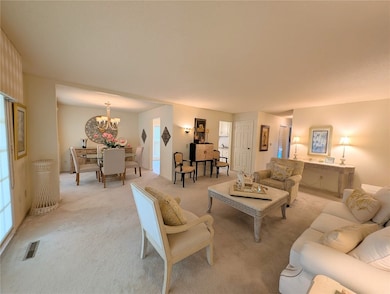 3707 Foxborough Terrace NE unit B, Cedar Rapids, IA 52402 - photo 2