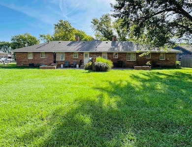 2705 Nottingham Dr, Hutchinson, KS 67502 - photo 2