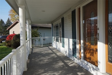 976 Thomas Fox Dr E, North Tonawanda, NY 14120 - photo 3