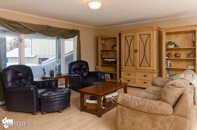 3740 Perenosa Anchorage AK-small-004-Liv