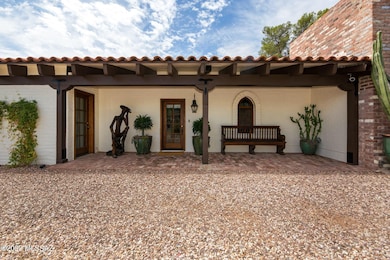 6 Guesthouse Entrance