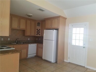 1208 W Wisconsin Rd unit 2, Edinburg, TX 78539 - photo 3