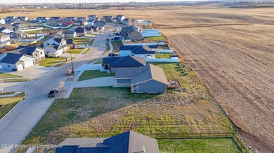 1727 Yellowstone Cir, Dickinson, ND 58601 - photo 2