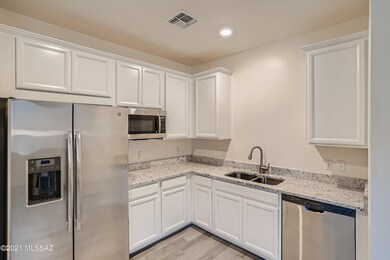 7-297973424-10 Kitchen