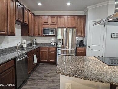Kitchen, Stainless Appliances