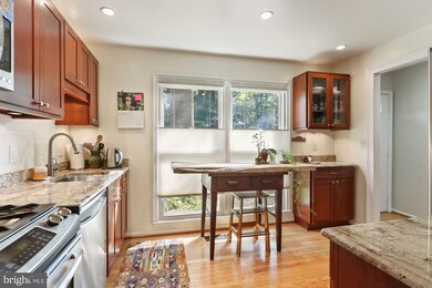 5540 Beaconsfield Ct, Burke, VA 22015 - photo 6