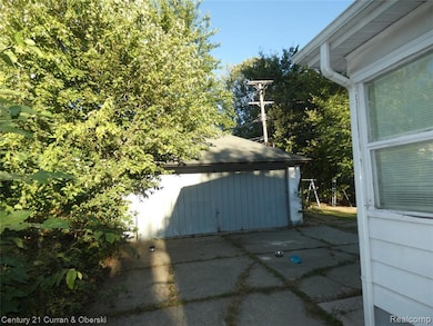 18959 Rockcastle St, Grosse Pointe, MI 48236 - photo 3