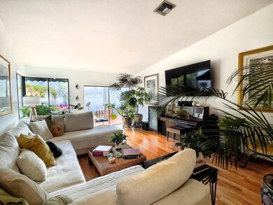 618 NE 195th St, Miami, FL 33179 - photo 2