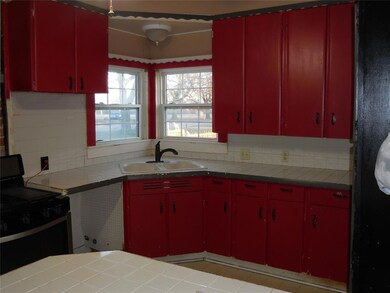 Kitchen featuring tasteful backsplash, black range
