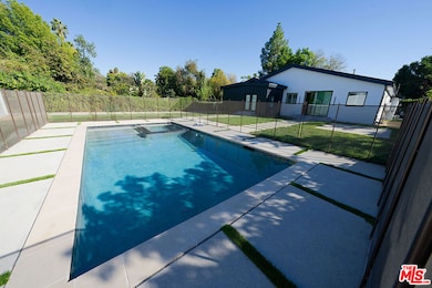 19235 Strathern St, Reseda, CA 91335 - photo 5