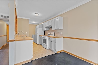 23637 N Rockledge unit 224, Novi, MI 48375 - photo 6