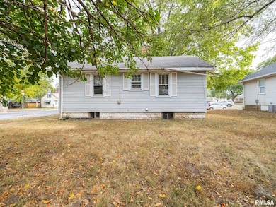 1301 S 7th St, Pekin, IL 61554 - photo 7