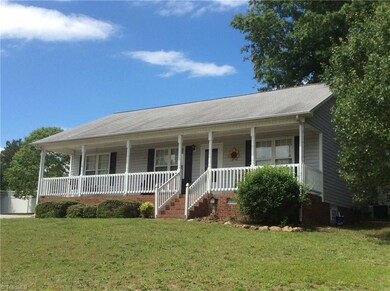 1505 Hughes Ct, High Point, NC 27263 - photo 2