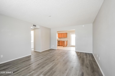 004-photo-living-room-10863516